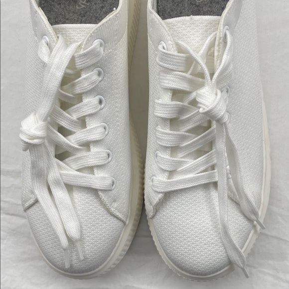 Allbirds BP. Sonny Platform Sneakers in White Fabric. 9.5M. - Picture 6 of 13